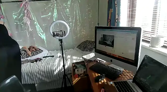 Snapshot of MaggieMoonxxx chatting on 03-22-25, 01:41 MaggieMoonxxx online show from 03-22-25, 01:41