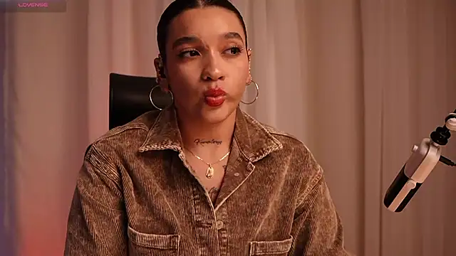 HannahW  online show from 02-02-26, 10:20