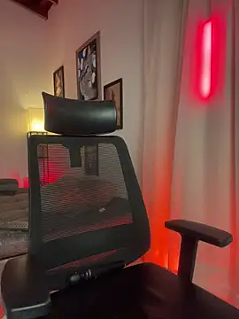 HannahW  online show from 02-10-26, 10:20