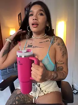 HannahW  online show from 03-07-26, 10:04