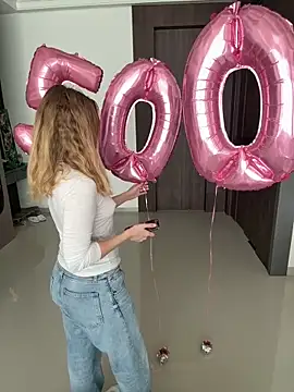 Nura n Sarah online show from 04-04-26, 05:36