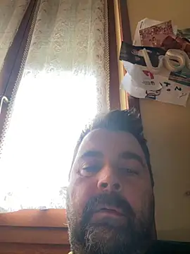 Snapshot of h4cAlex chatting on 11-26-25, 01:22 h4cAlex online show from 11-26-25, 01:22