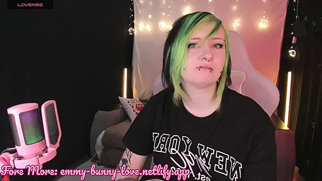 EmmyBunny online show from 10-26-25, 02:50