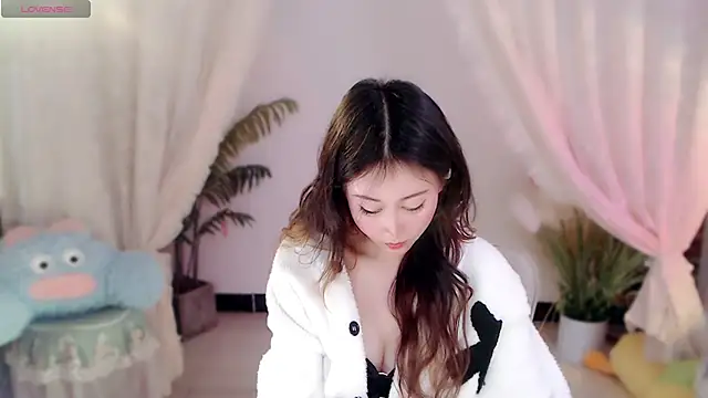 Aimee-520 online show from 12-22-25, 06:35