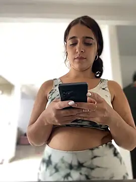 Alicia Ruiz online show from 10-30-25, 07:11