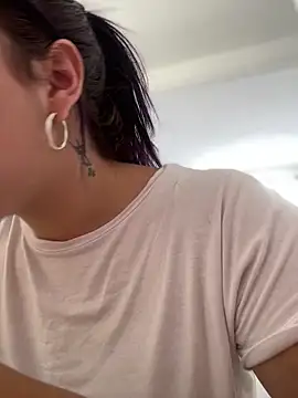 Alicia Ruiz online show from 12-17-25, 06:13