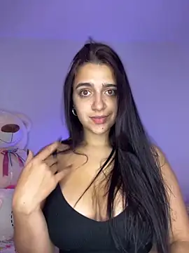 Alicia Ruiz online show from 10-18-25, 04:42