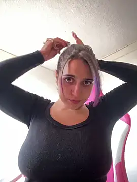 Alicia Ruiz online show from 05-18-26, 08:02