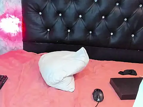 Snapshot of TATIANA_LOPEZ19 chatting on 01-21-25, 08:08 TATIANA LOPEZ19 online show from 01-21-25, 08:08