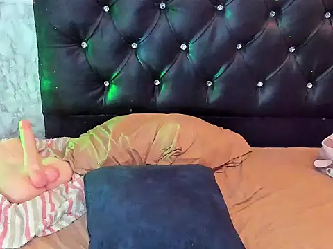 Snapshot of TATIANA_LOPEZ19 chatting on 01-30-25, 06:24 TATIANA LOPEZ19 online show from 01-30-25, 06:24