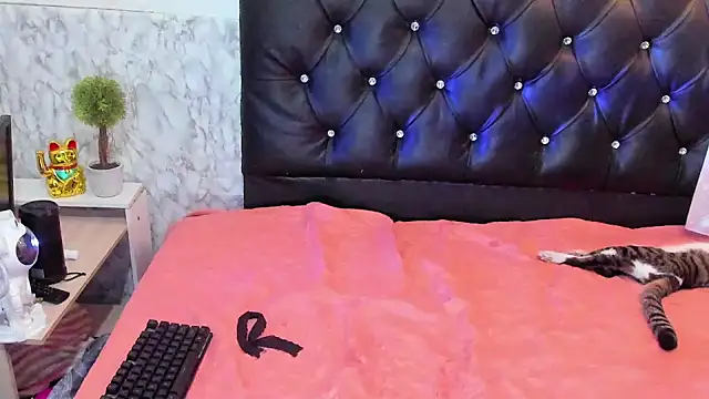 Snapshot of TATIANA_LOPEZ19 chatting on 01-23-25, 02:55 TATIANA LOPEZ19 online show from 01-23-25, 02:55