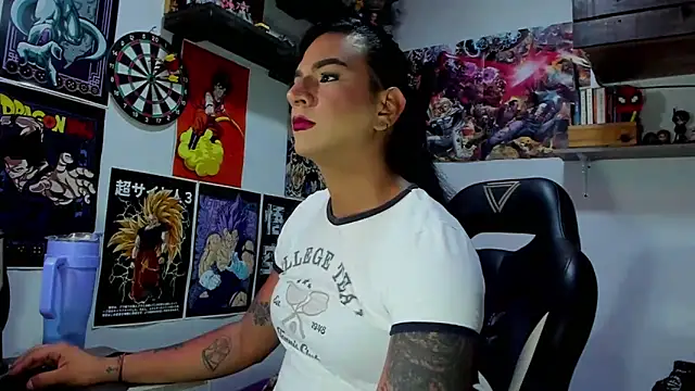 Snapshot of dariell_smokesexx chatting on 06-12-26, 06:11 dariell smokesexx online show from 06-12-26, 06:11