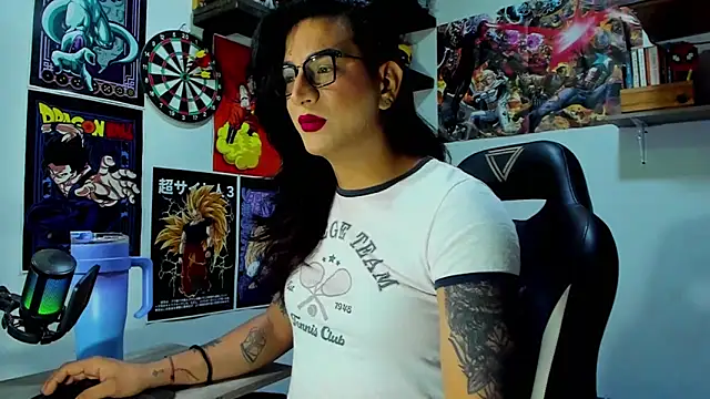 Snapshot of dariell_smokesexx chatting on 06-07-26, 10:31 dariell smokesexx online show from 06-07-26, 10:31