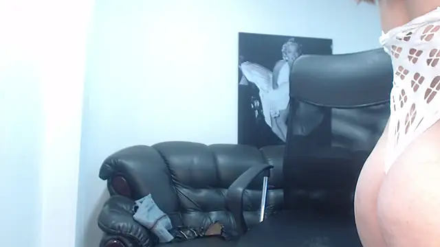 camilleDiaz16 online show from 10-02-25, 07:28