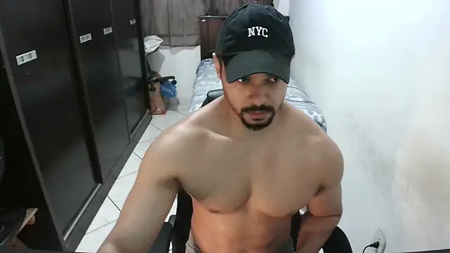 Snapshot of Brian_Aries chatting on 05-10-26, 12:14 Brian Aries online show from 05-10-26, 12:14