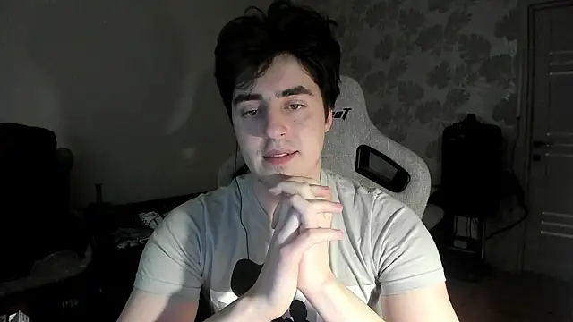 Snapshot of Knuckles17 chatting on 03-09-26, 01:47 Knuckles17 online show from 03-09-26, 01:47