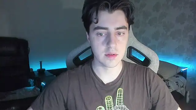 Snapshot of Knuckles17 chatting on 06-19-26, 01:11 Knuckles17 online show from 06-19-26, 01:11