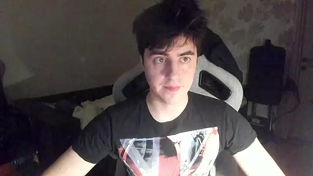Snapshot of Knuckles17 chatting on 02-12-26, 01:22 Knuckles17 online show from 02-12-26, 01:22