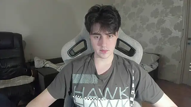 Snapshot of Knuckles17 chatting on 05-18-26, 12:54 Knuckles17 online show from 05-18-26, 12:54
