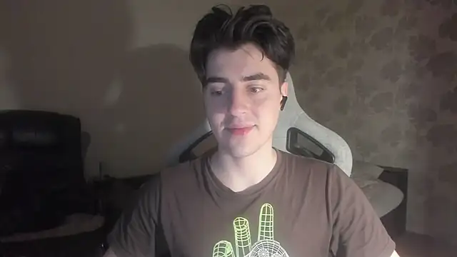 Snapshot of Knuckles17 chatting on 05-15-26, 01:58 Knuckles17 online show from 05-15-26, 01:58