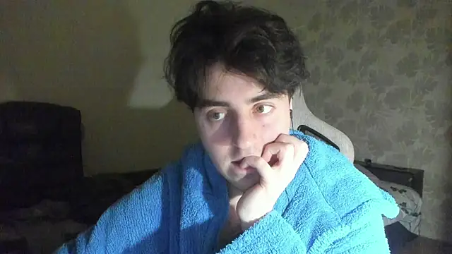 Snapshot of Knuckles17 chatting on 06-22-26, 01:00 Knuckles17 online show from 06-22-26, 01:00