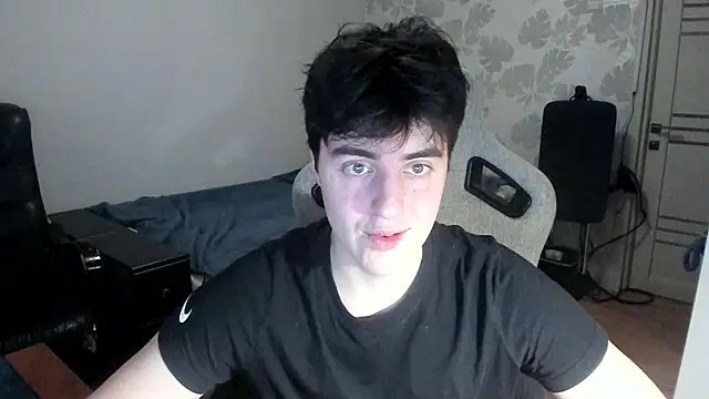 Snapshot of Knuckles17 chatting on 02-06-26, 01:29 Knuckles17 online show from 02-06-26, 01:29