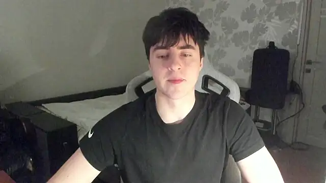 Snapshot of Knuckles17 chatting on 02-11-26, 01:22 Knuckles17 online show from 02-11-26, 01:22
