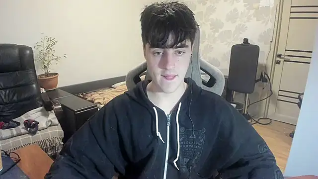 Snapshot of Knuckles17 chatting on 12-02-25, 01:39 Knuckles17 online show from 12-02-25, 01:39