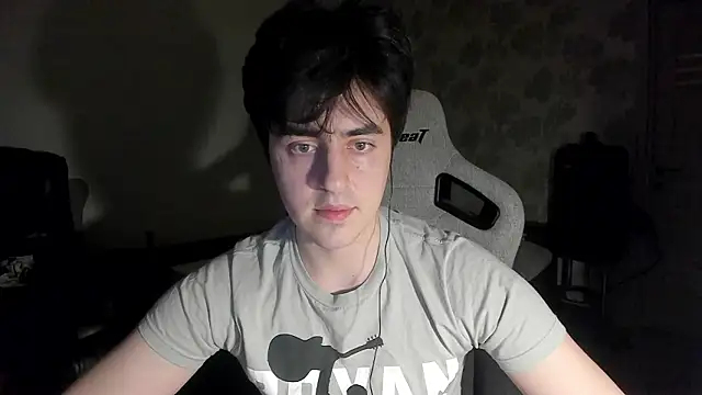 Snapshot of Knuckles17 chatting on 03-16-26, 04:32 Knuckles17 online show from 03-16-26, 04:32