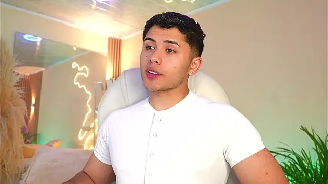 Snapshot of MatiasKorn chatting on 04-18-26, 04:37 MatiasKorn online show from 04-18-26, 04:37