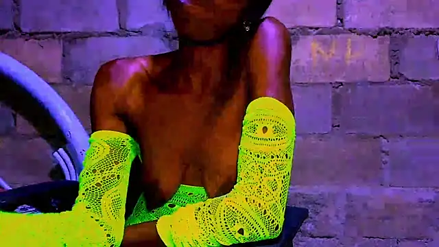 Snapshot of nzanizy chatting on 11-16-25, 08:57 nzanizy online show from 11-16-25, 08:57