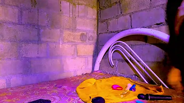 Snapshot of nzanizy chatting on 12-05-25, 11:20 nzanizy online show from 12-05-25, 11:20