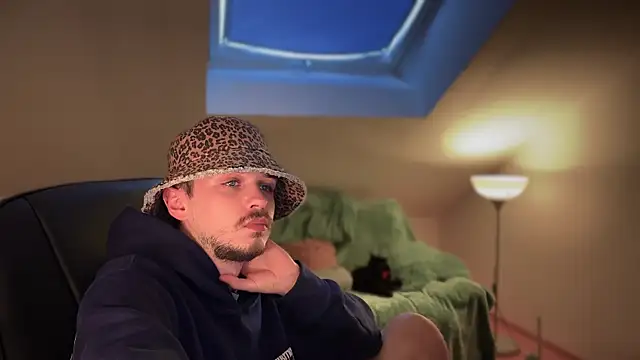 naked psy online show from 03-14-25, 09:03