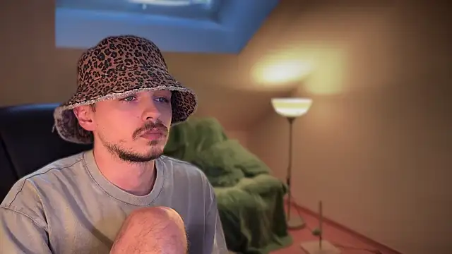 naked psy online show from 03-13-25, 08:37