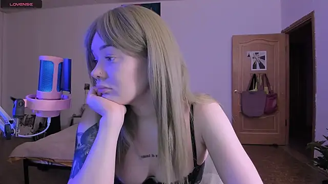 cyber whore  online show from 11-13-25, 05:39