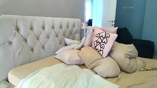 MissSiona online show from 10-06-25, 04:46