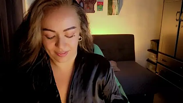 Snapshot of joan-star chatting on 02-13-26, 05:24 joan-star online show from 02-13-26, 05:24