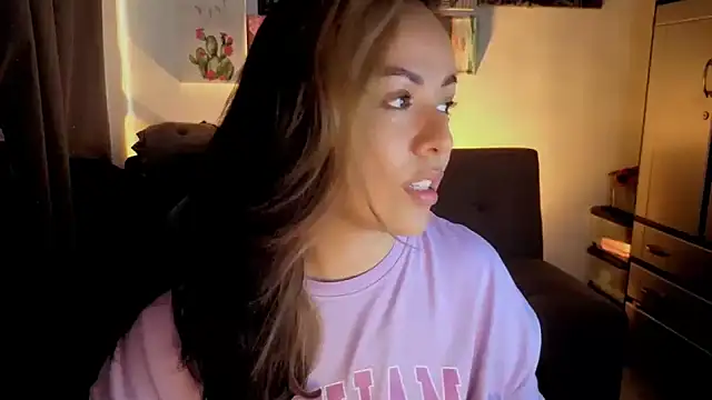 Snapshot of joan-star chatting on 02-11-26, 05:13 joan-star online show from 02-11-26, 05:13