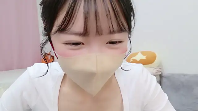 Snapshot of anchan_ chatting on 09-19-25, 02:43 anchan online show from 09-19-25, 02:43