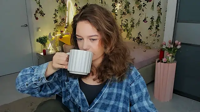 MiracleCurly online show from 02-08-26, 10:02