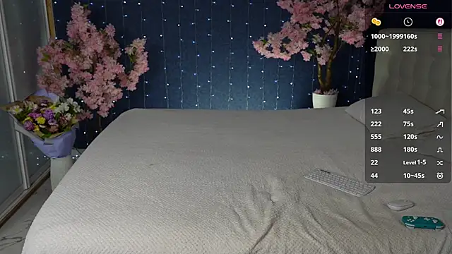 Snapshot of -Mirror-Girl- chatting on 02-19-26, 05:48 -Mirror-Girl- online show from 02-19-26, 05:48