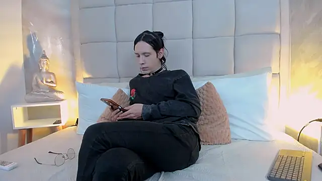 Hecatee 77 online show from 09-18-25, 07:50