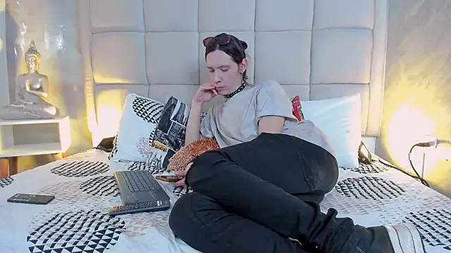 Hecatee 77 online show from 12-19-25, 06:54