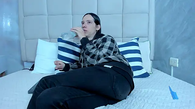 Hecatee 77 online show from 03-04-26, 08:16