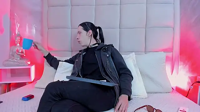 Hecatee 77 online show from 11-15-25, 07:51