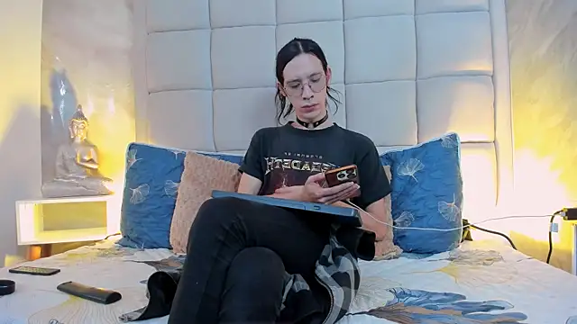 Hecatee 77 online show from 10-05-25, 07:48