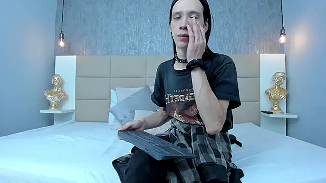 Hecatee 77 online show from 03-18-26, 07:37