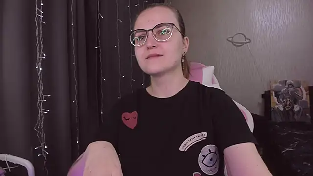 MissBrightShine online show from 12-19-25, 11:23