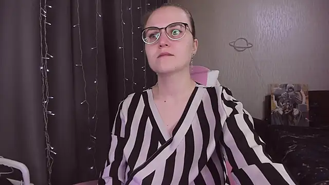 MissBrightShine online show from 11-28-25, 11:10