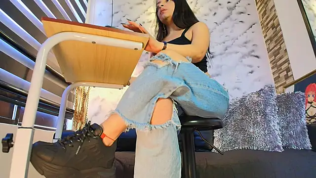 Sophie LittleS online show from 01-13-26, 02:32